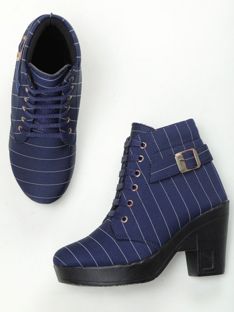 

Walkfree Women Navy Blue Printed Sneakers
