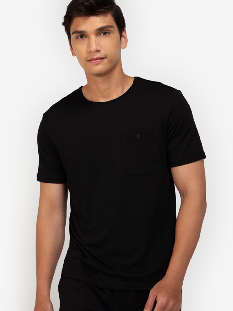 

ZALORA BASICS Men Black Solid Regular Fit T-shirt