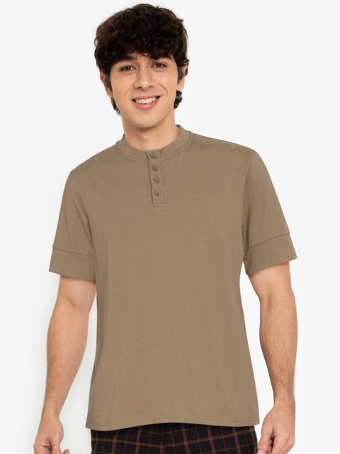 

ZALORA BASICS Men Brown Solid Regular Fit T Shirt