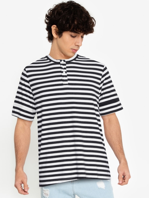 

ZALORA BASICS Men White & Black Vertical Striped Regular Fit T Shirt
