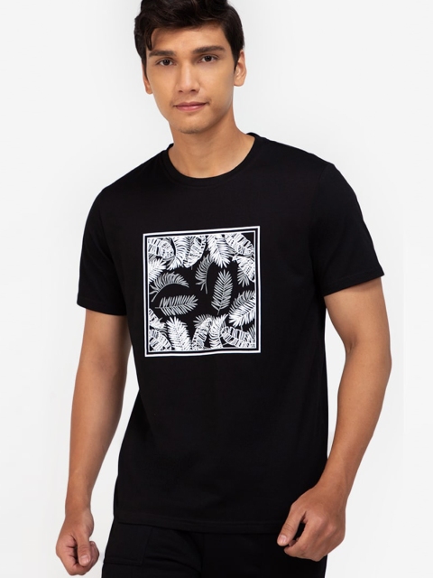 

ZALORA BASICS Men Black & White Printed T-shirt