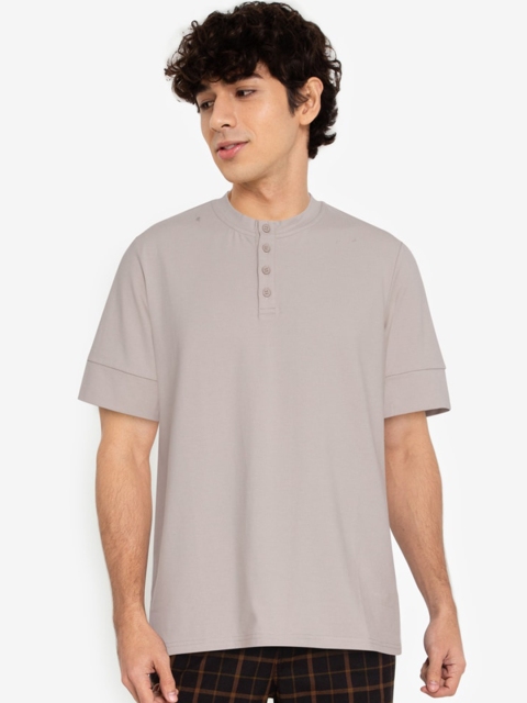 

ZALORA BASICS Men Grey Henley Neck T-shirt