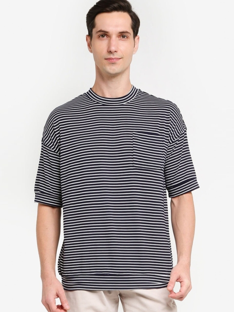 

ZALORA BASICS Men Navy Blue & White Striped Drop-Shoulder Sleeves T-shirt