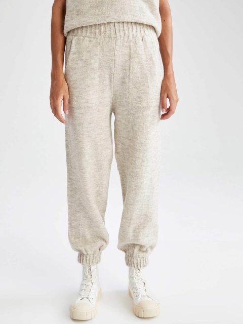 

DeFacto Women Grey Melange Solid Mid-Rise Winter Joggers