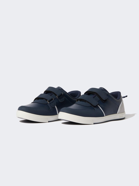 

DeFacto Boys Navy Blue & Grey Solid Sneakers