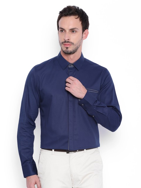 

IVOC Men Blue Slim Fit Solid Casual Shirt