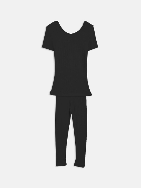 

Kanvin Girls Black Self Design Thermal Set