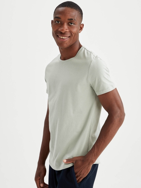 

DeFacto Men Green Pure Cotton Drop-Shoulder Sleeves Slim Fit T-shirt