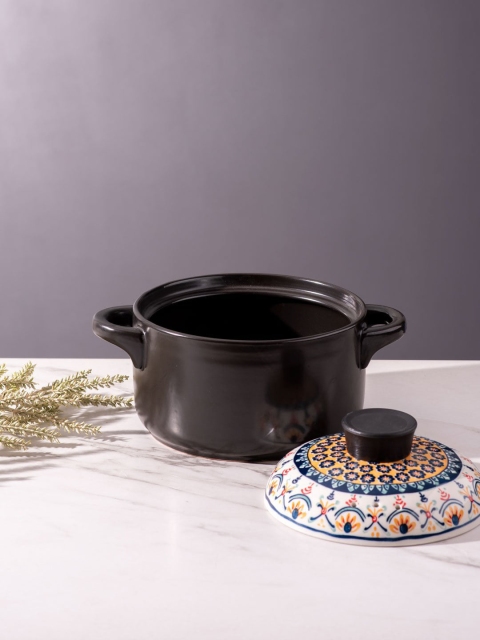 

THEDECORKART Black & White Printed Ceramic Buffet Casserole With Lid