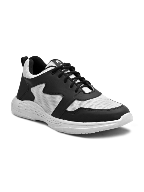 

Crew STREET Men Black Colourblocked Sport Shoes
