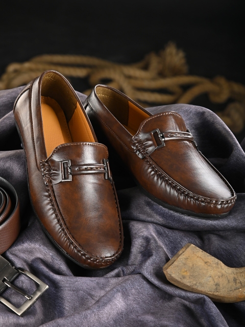 

INVICTUS Men Brown Loafers