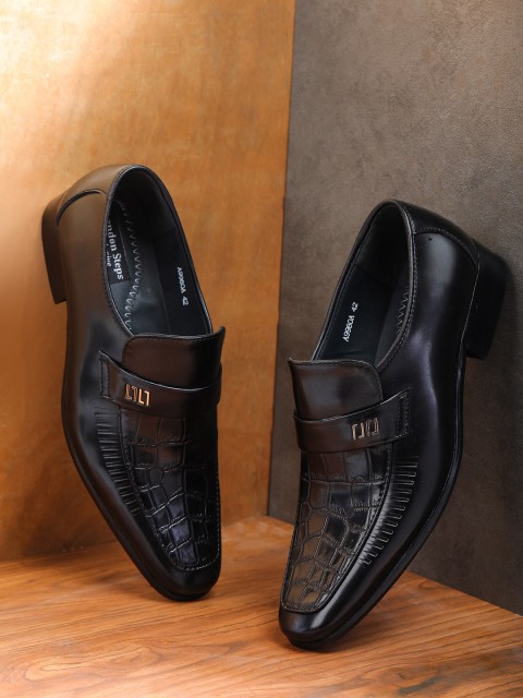 

LONDON STEPS Men Black Textured Formal Shoes