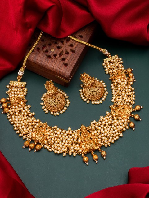 

aadita Gold-Plated White Pearl Beaded Jewellery Set