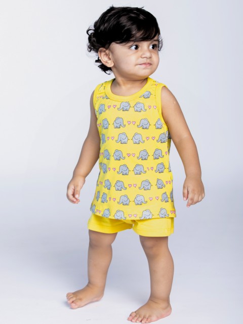 

Cuddles for Cubs Kids Yellow & Grey Printed Top with Shorts