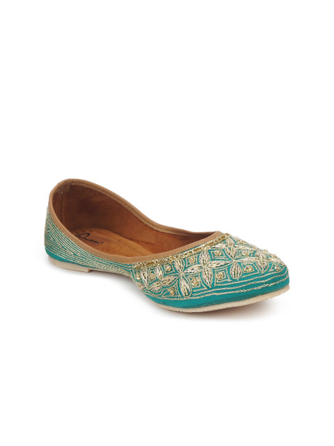 

The Desi Dulhan Women Green Ethnic Mojaris Flats