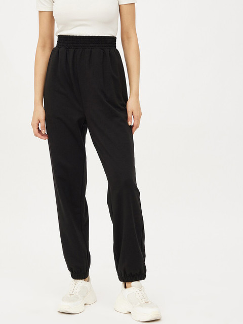

Harpa Woman Black Solid Joggers