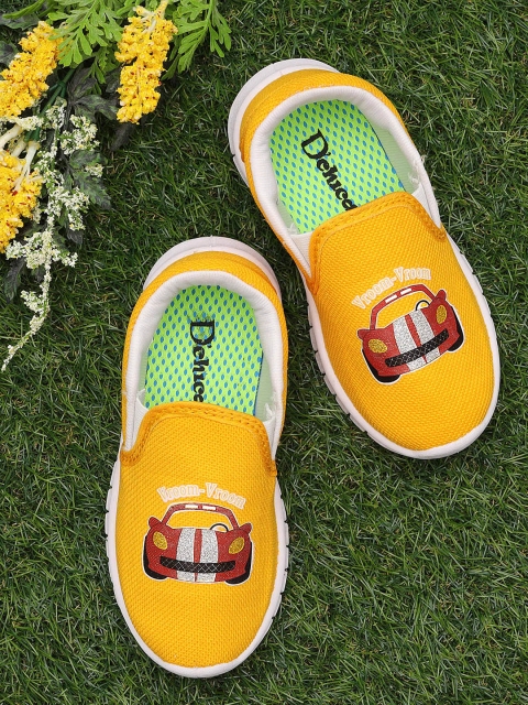 

DChica Boys Yellow Printed Slip-On Sneakers