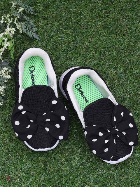 

DChica Girls Black Slip-On Sneakers