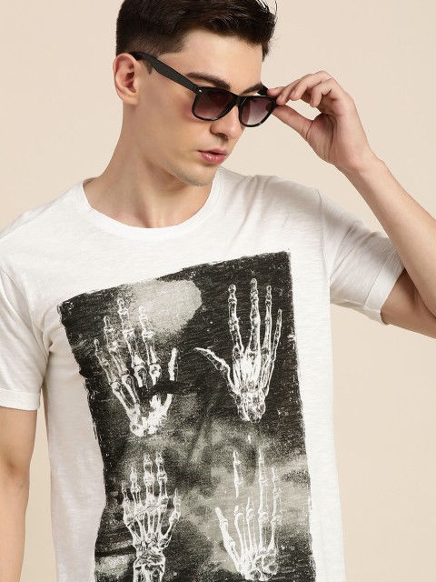 

Difference of Opinion Men White & Charcoal Grey Pure Cotton Printed T-shirt