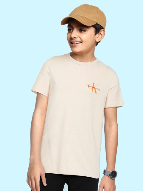 

Calvin Klein Jeans Boys Beige Solid Pure Cotton T-shirt