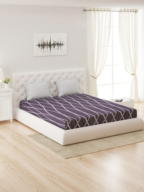 

Monte Carlo Purple & White Geometric 200 TC Cotton King Bedsheet with 2 Pillow Covers