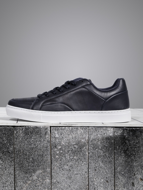 

HRX by Hrithik Roshan Men Pro Navy Sneakers, Navy blue