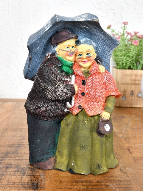 

Clasiko Brown & Red Old Couple Under Umbrella Figurine