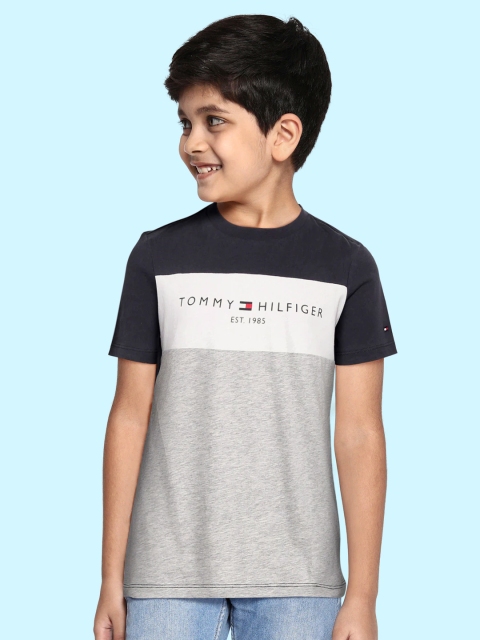 

Tommy Hilfiger Boys Grey Melange & Navy Blue Colourblocked Organic Cotton T-shirt