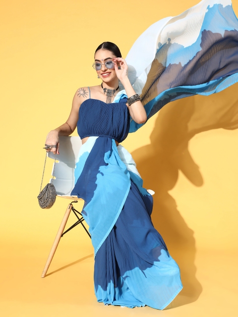 

Inddus Women Blue & White Accordian Pleat Printed Saree with Blouse Piece