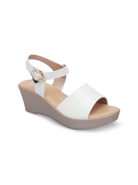 

Sole To Soul White Wedge Sandals with Buckles