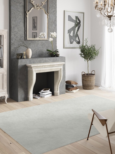 

DDecor Off-White Solid Rug - Medium
