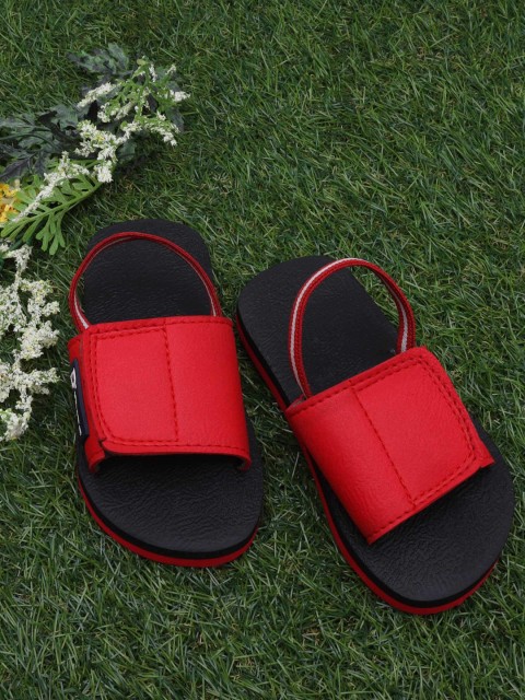 

DChica Boys Black Open Toe Sliders