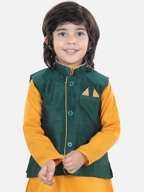 

BownBee Boys Green Solid Waistcoat