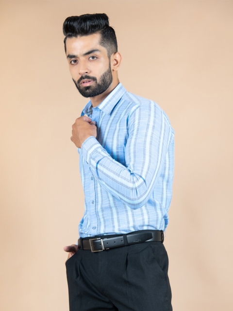 

Tistabene Men Blue Checked Casual Shirt