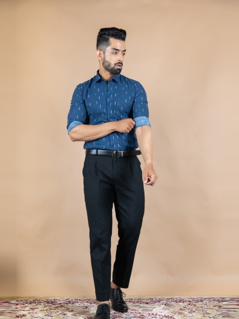 

Tistabene Men Blue Ikat Printed Casual Shirt