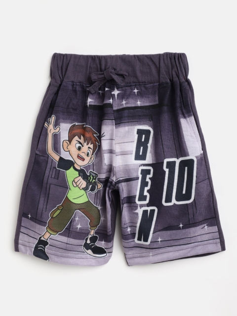 

Eteenz Boys Charcoal Grey & Off-White Pure Cotton Ben 10 Printed Regular Shorts