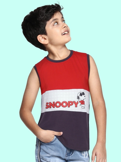 

Eteenz Boys Charcoal Grey & Red Colourblocked & Snoopy Print Cotton T-shirt