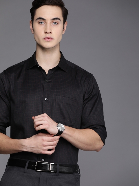 

Louis Philippe Permapress Men Black & Red Checked Pure Cotton Slim Fit Casual Shirt