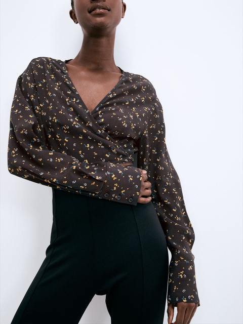 

H&M Woman Black Tie-detail cropped blouse