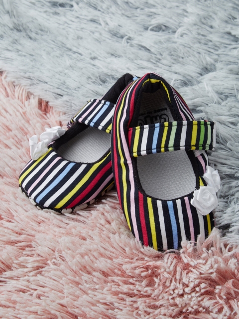 

CHiU Infant Girls Black & Yellow Striped Cotton Booties