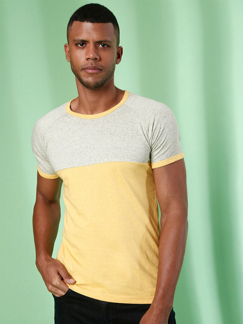 

Campus Sutra Men Cream-Coloured Pockets Outdoor T-shirt
