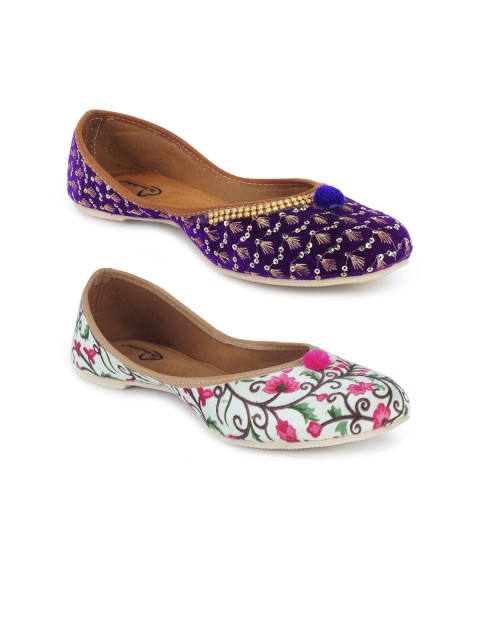 

The Desi Dulhan Women Multicoloured Printed Mojaris Flats, Multi