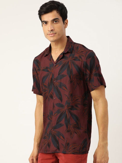 

Hancock Men Maroon Relaxed Floral Printed Casual Shirt