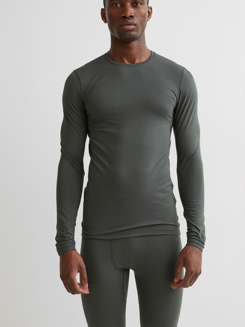 

H&M Men Green Solid Base Layer Top