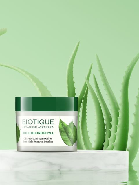 

Biotique Bio Chlorophyll Oil-Free Anti-Acne & Post Hair Removal Soother Gel 50g, White
