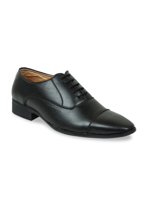

Provogue Men Black Solid Light-Weight Formal Oxfords
