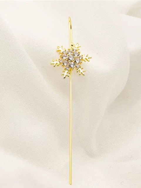 

Vembley Gold-Toned Snowflake Ear Cuff