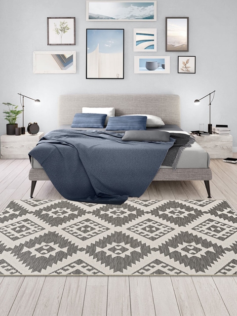 

DDecor Black & Off-White Large Rectangular Anti-Skid Rug