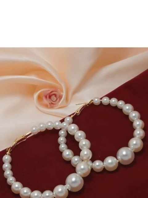 

Vembley White Circular Drop Earrings