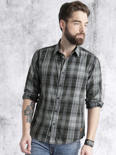 

Roadster Men Black & Grey Regular Fit Rugged Washed Checked Casual Shirt